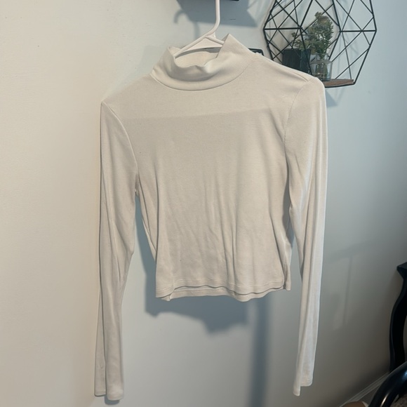 hight neck long sleeved crop tops, from american eagle, size medium - Picture 3 of 6